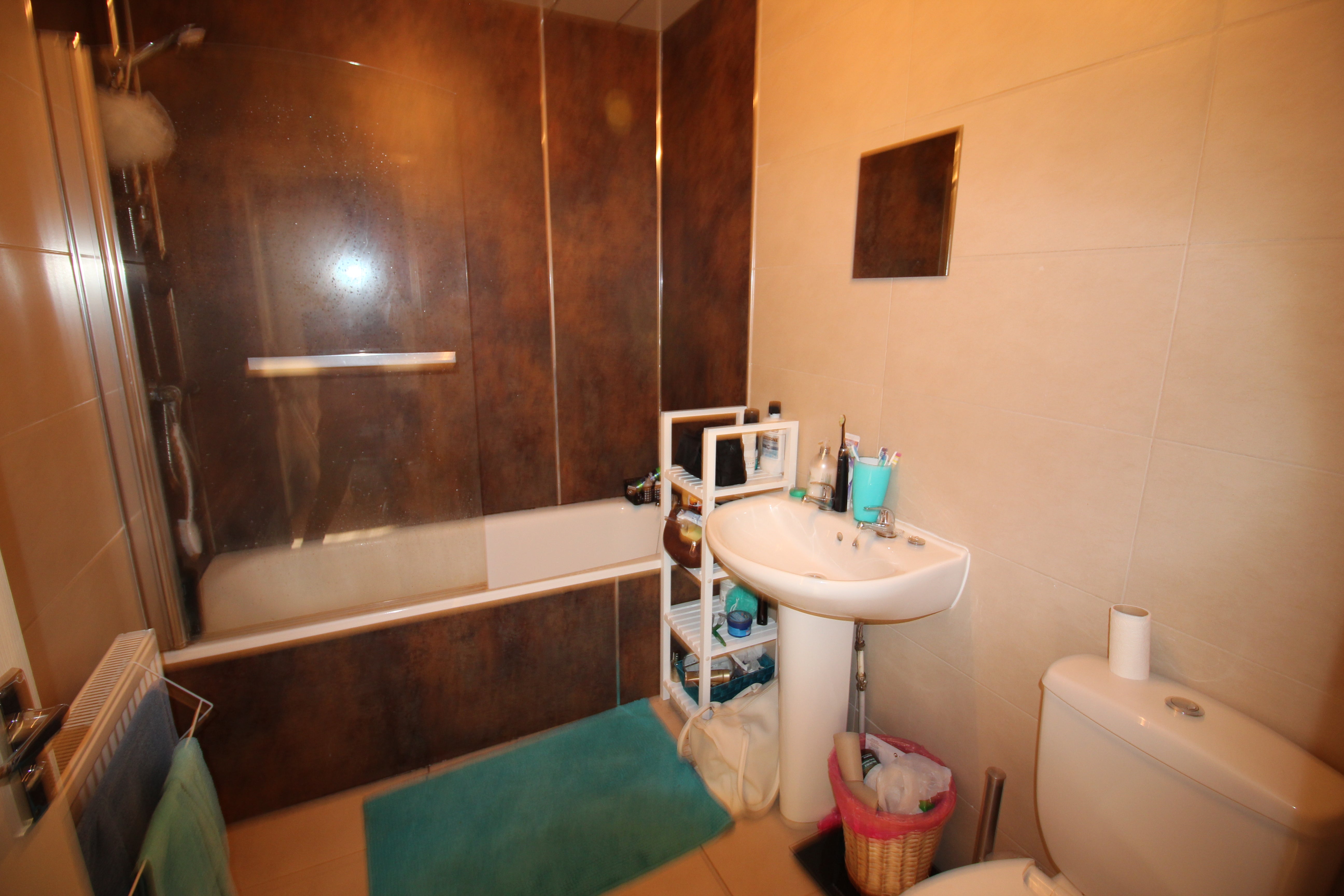 Flat Holmwood Grove in Newcastle upon Tyne