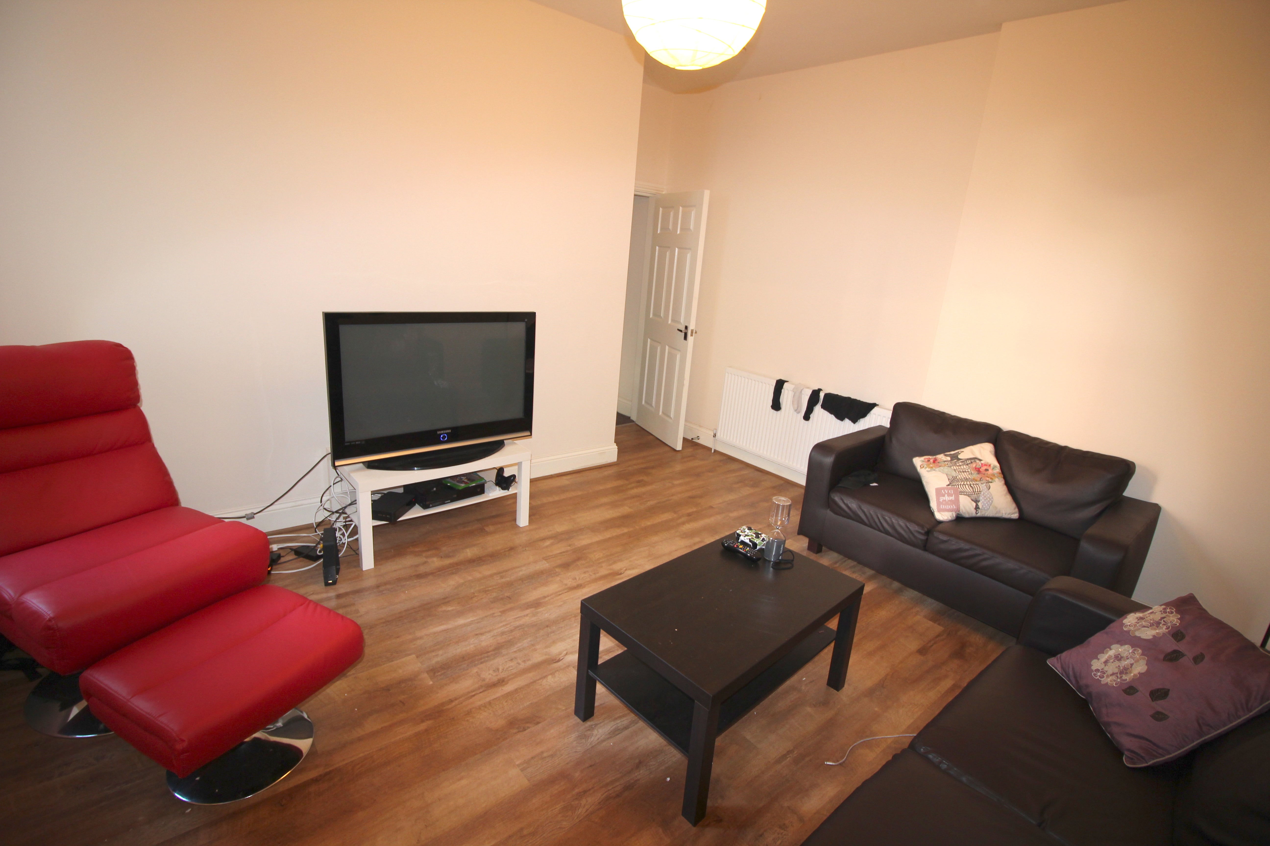 Flat Holmwood Grove in Newcastle upon Tyne