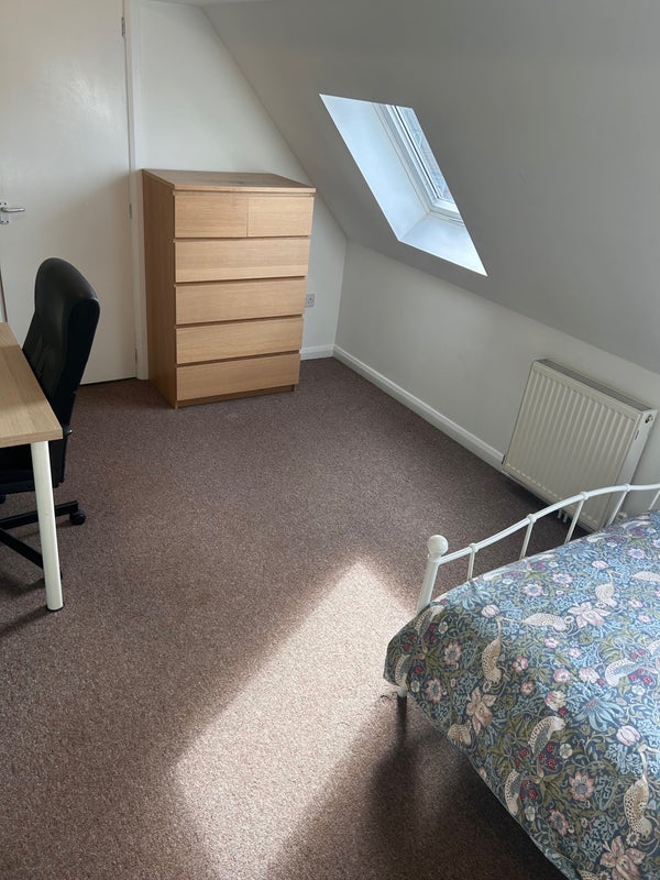 Room Centenary Road in Coventry