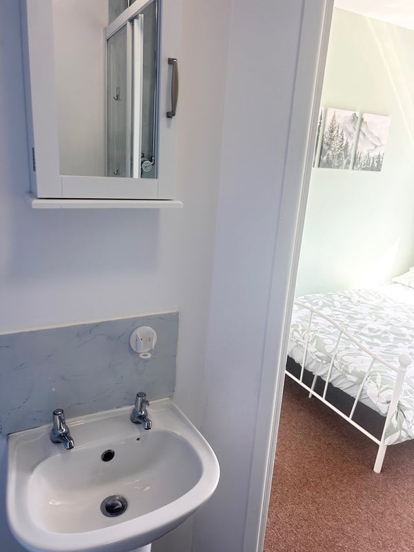 Room Centenary Road in Coventry