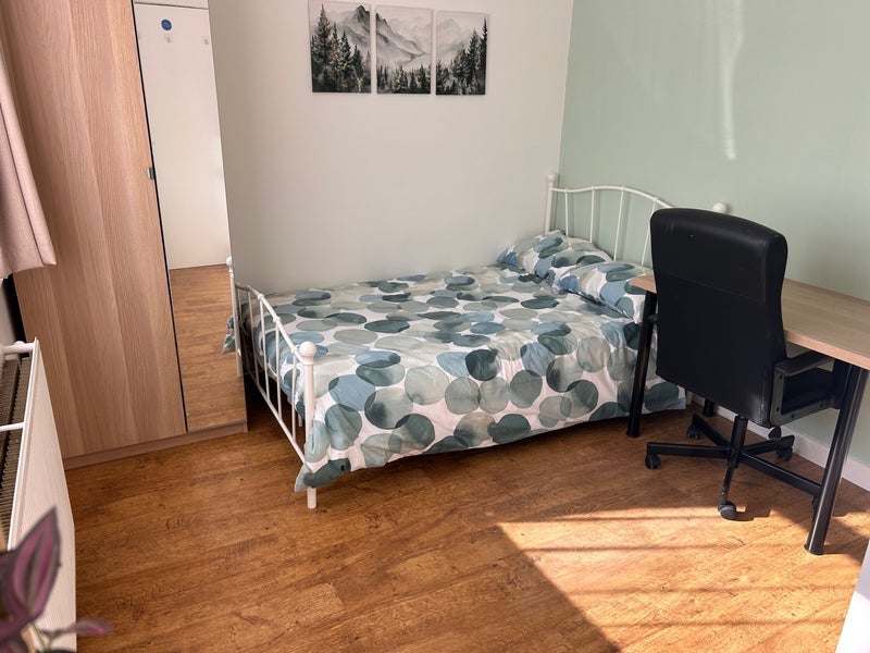 Room Centenary Road in Coventry