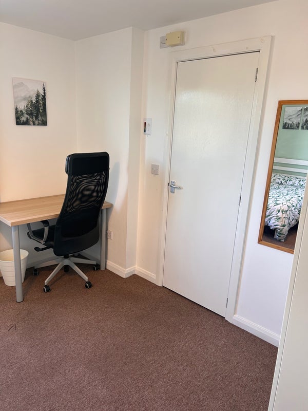 Room Centenary Road in Coventry