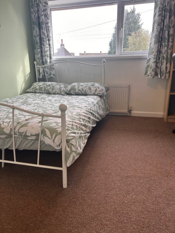 Room Centenary Road in Coventry