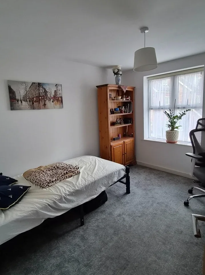 Room Courtlands Close in Watford