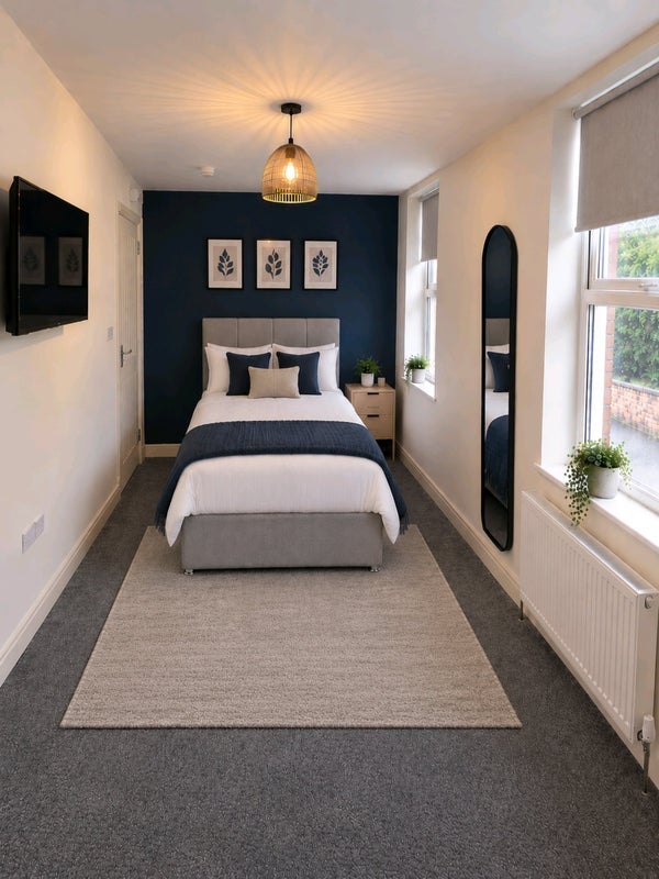 Room Cowley Hill Lane in St Helens