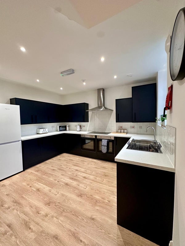 Room Cowley Hill Lane in St Helens