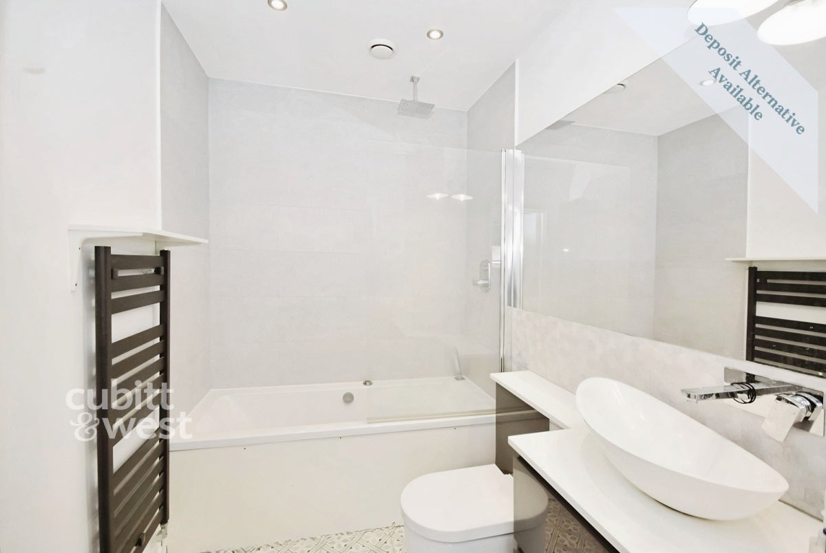Flat Wheatcroft Court in Greater London