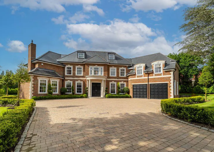 House Moles Hill in Elmbridge