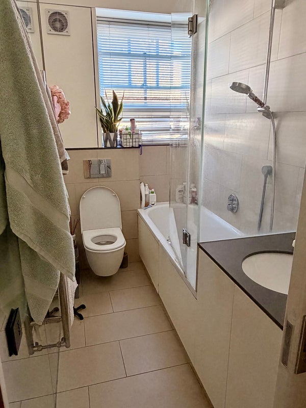 Room Prince of Wales Drive in Greater London