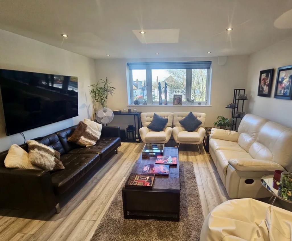 Flat Watford Way in London