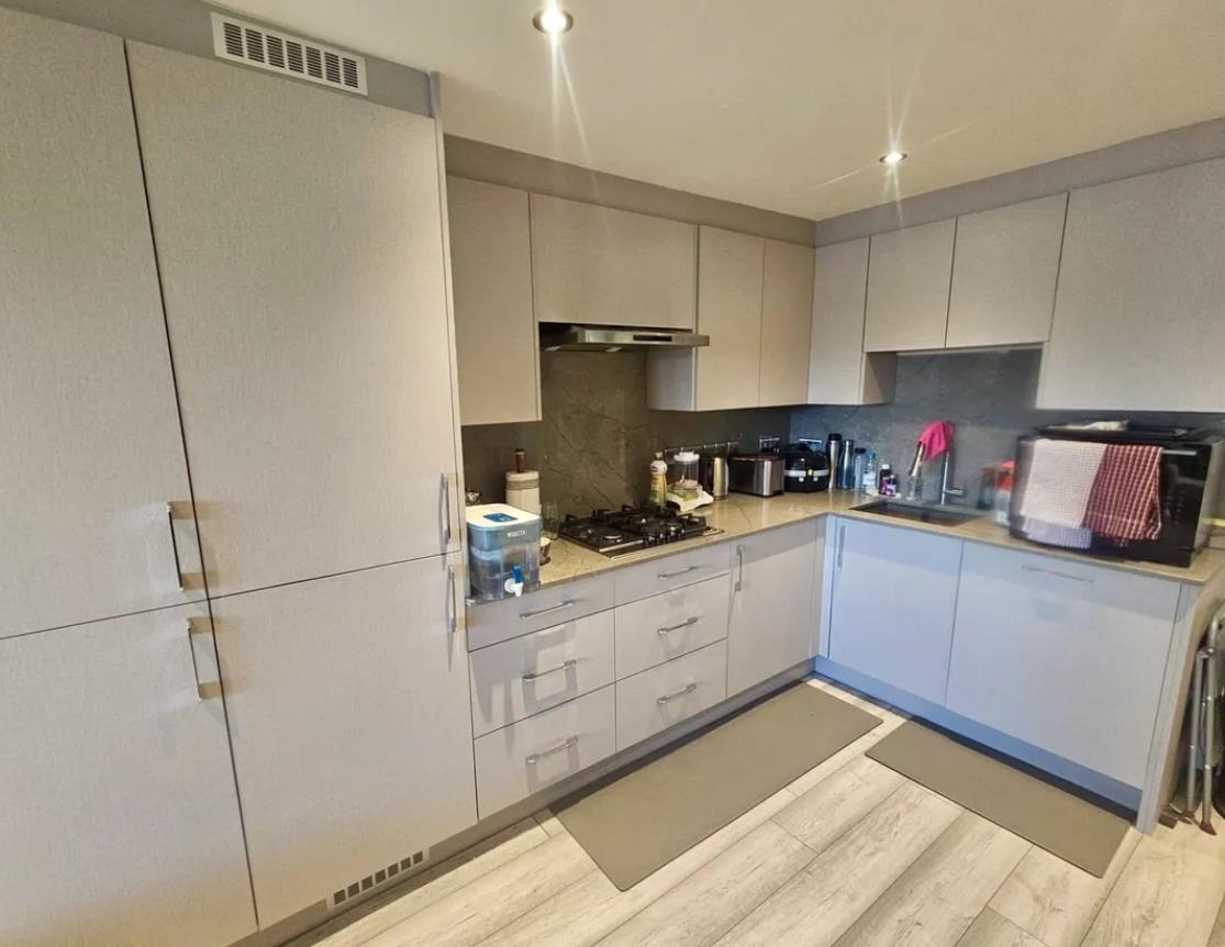 Flat Watford Way in London