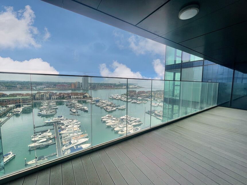 Flat Ocean Way in Southampton