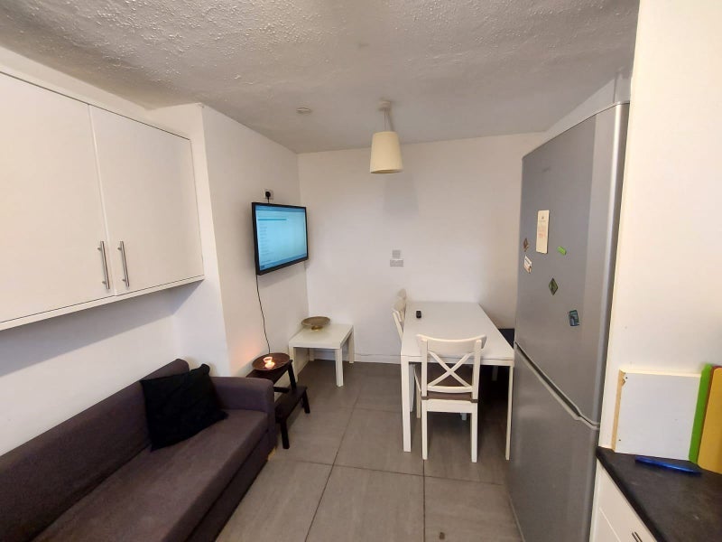 Flat Lever Street in Greater London