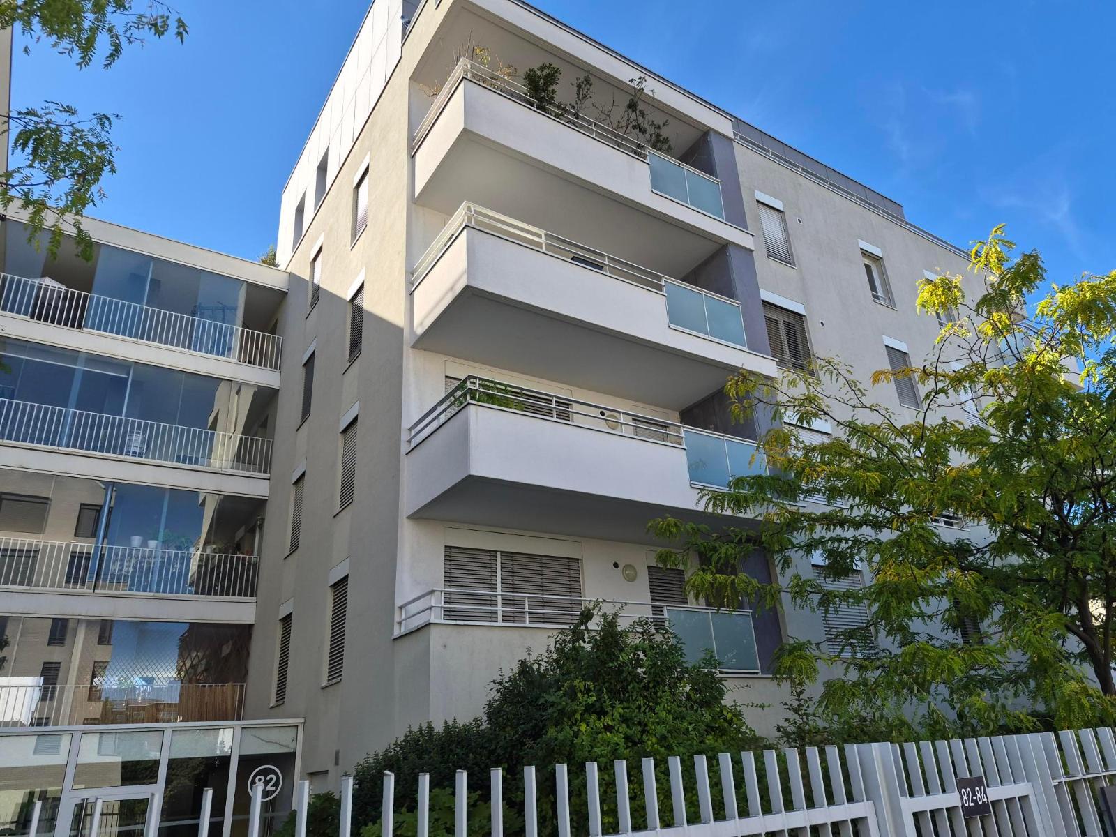 Flat Rue Maryse Bastié in Lyon