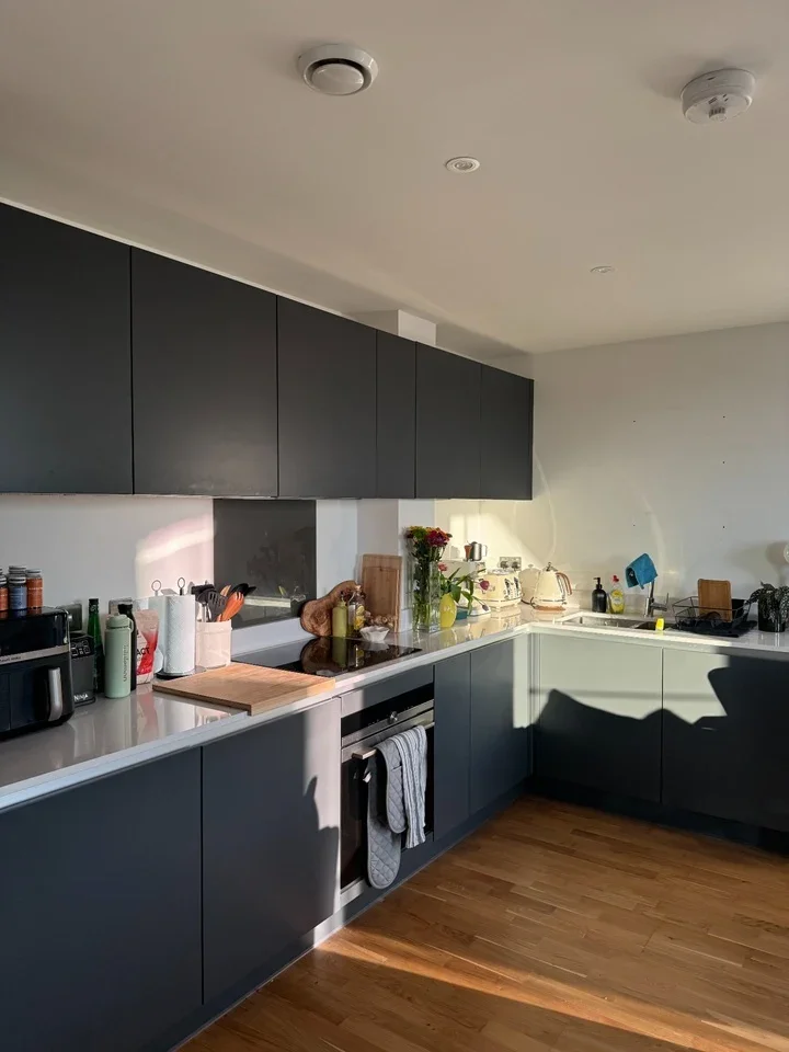 Flat Hawthorne Crescent in Greater London