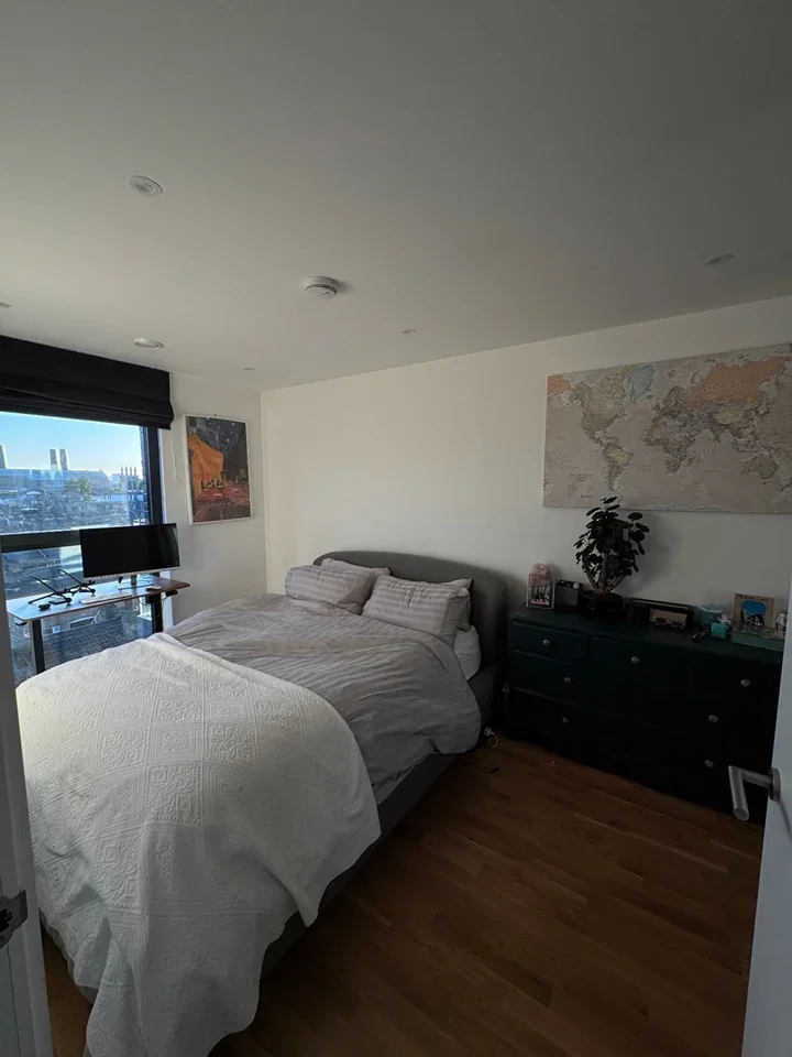 Flat Hawthorne Crescent in Greater London