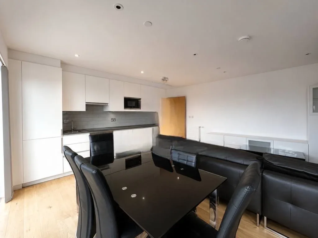 Flat Tyssen Street in Greater London