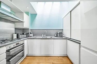 Flat Balham High Road in Greater London