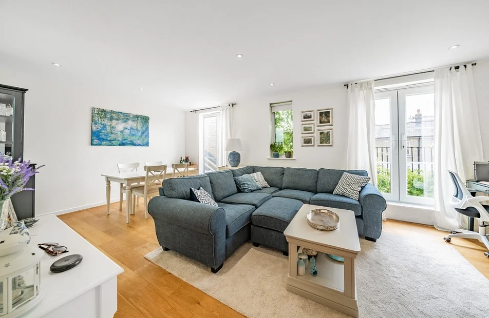 Flat Balham High Road in Greater London