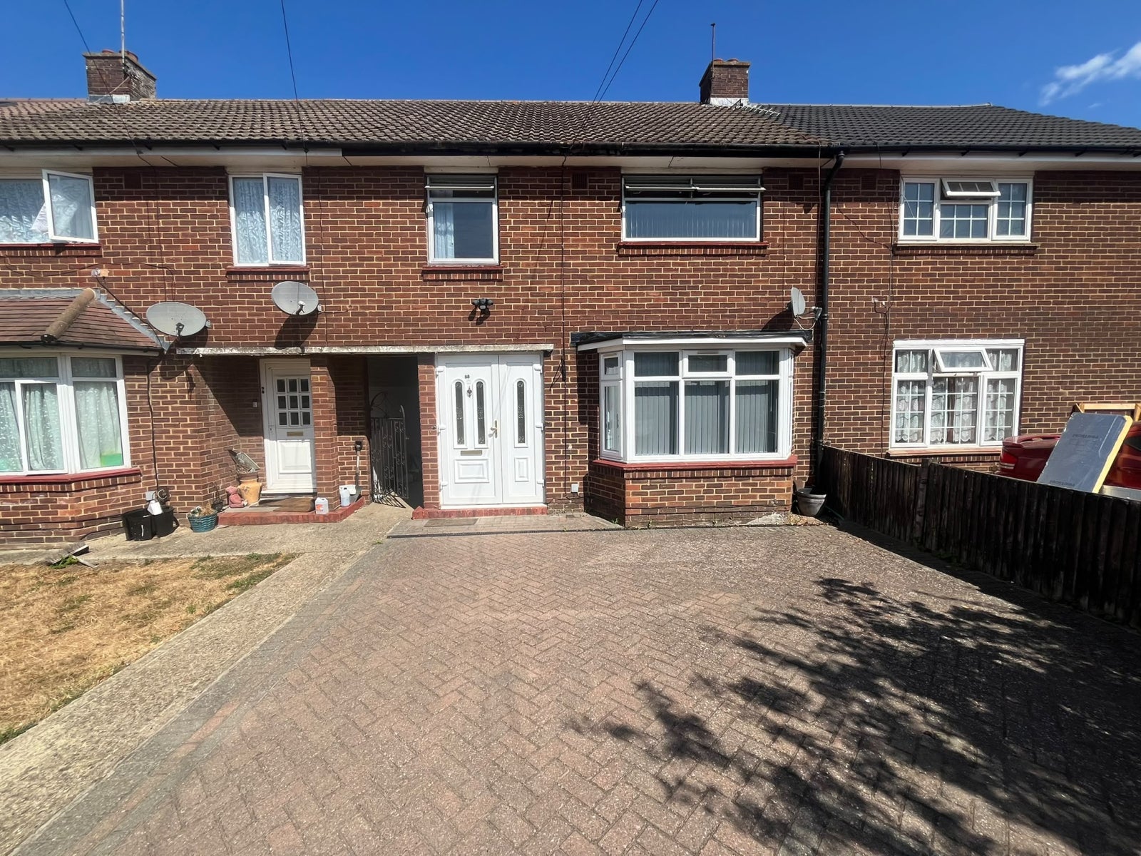 House Oldfield Lane North in Greater London