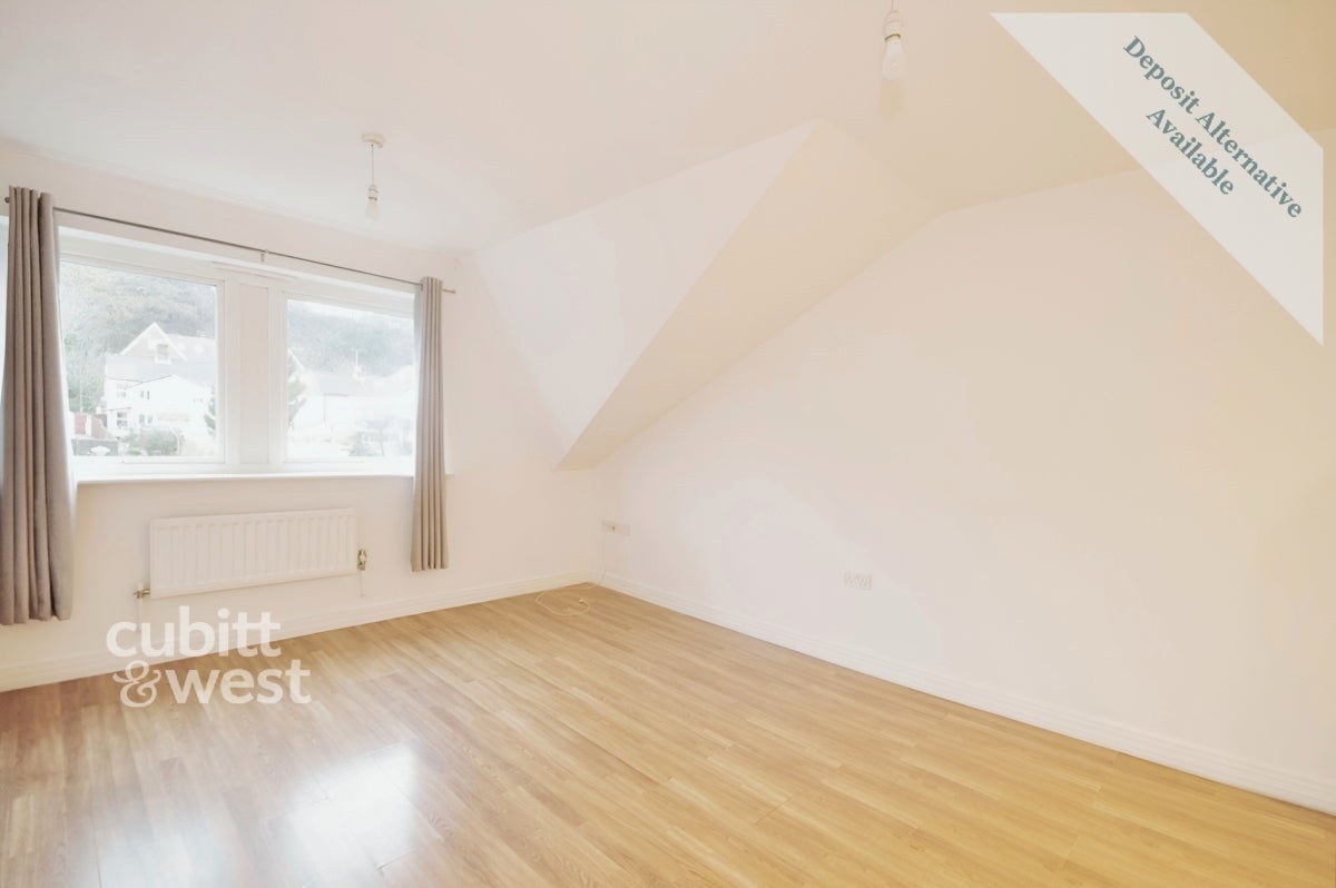 Flat Gordon Close in Mid Sussex
