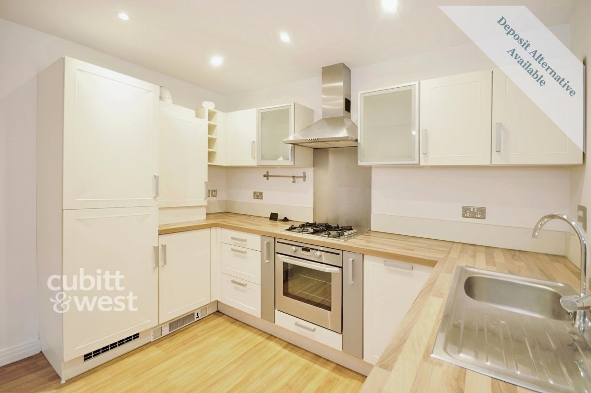 Flat Gordon Close in Mid Sussex