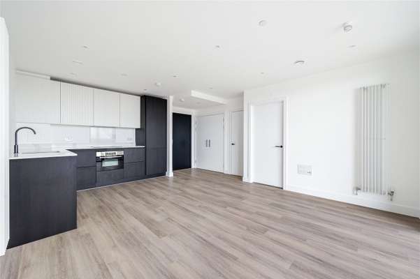 Flat Friary Road in Greater London