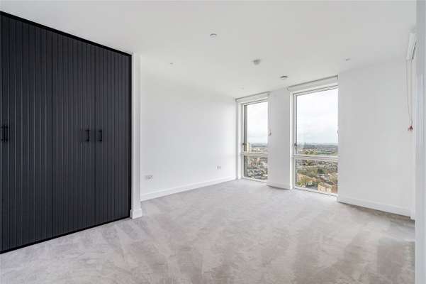 Flat Friary Road in Greater London
