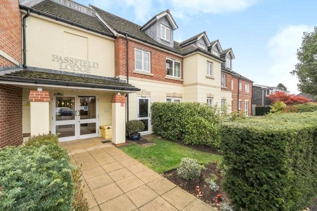Flat Guildford Road in Surrey Heath