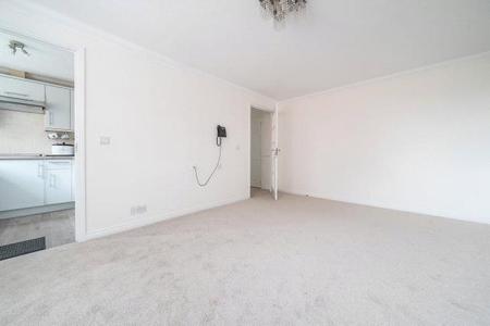 Flat Guildford Road in Surrey Heath