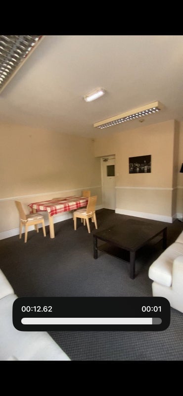 Room Cathedral Road in Cardiff