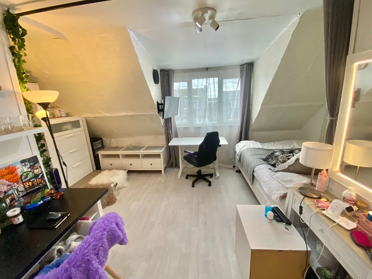 Room Lynwood Road in Greater London