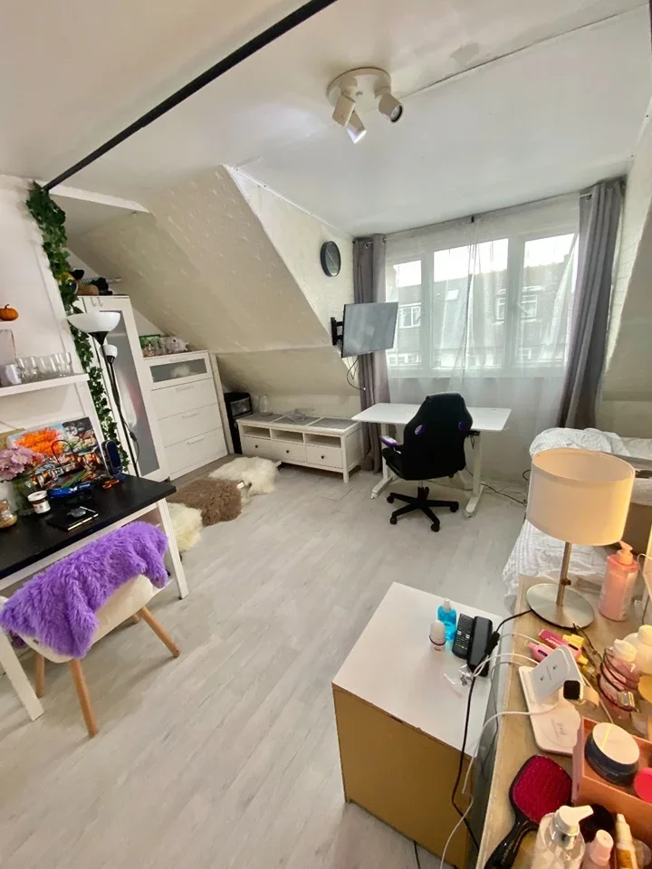 Room Lynwood Road in Greater London
