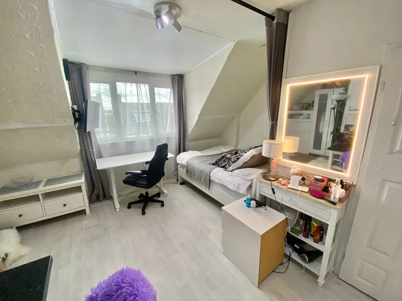 Room Lynwood Road in Greater London