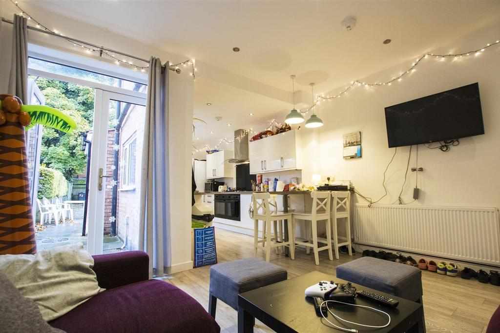 Flat Raddlebarn Road in Birmingham