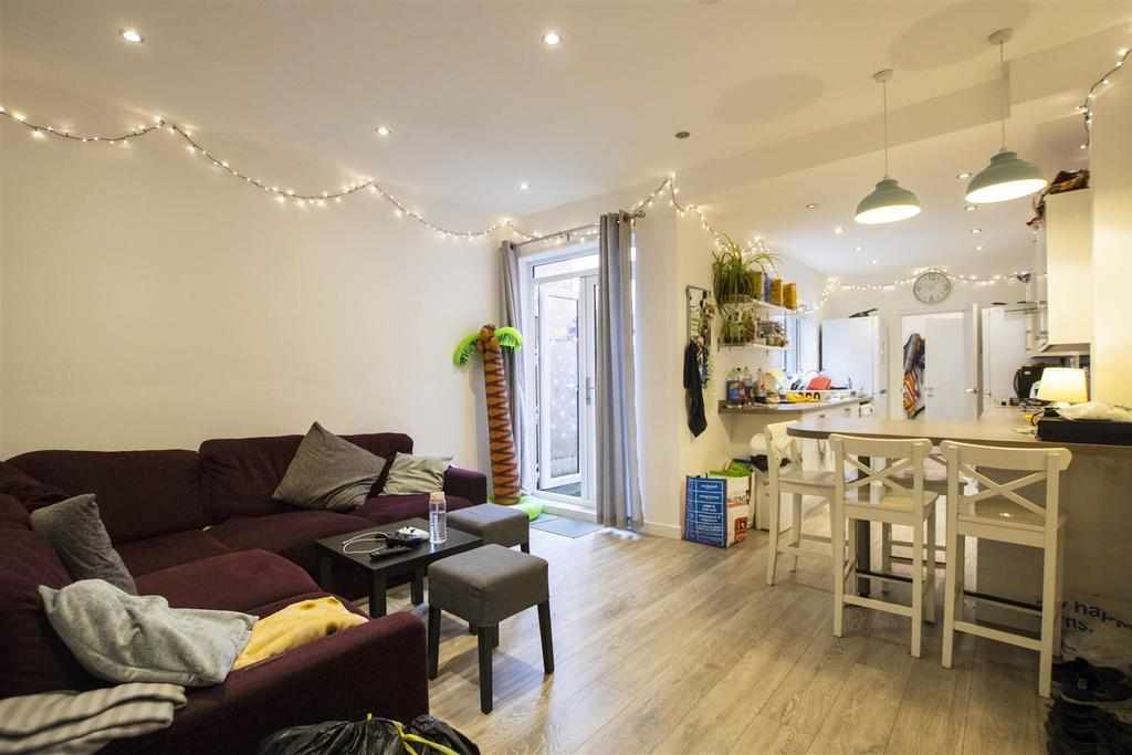Flat Raddlebarn Road in Birmingham