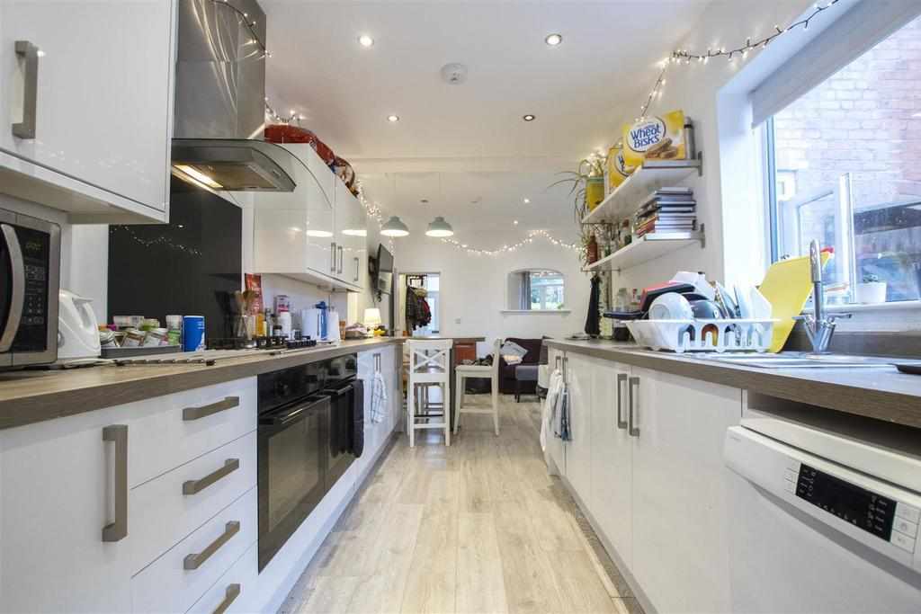 Flat Raddlebarn Road in Birmingham