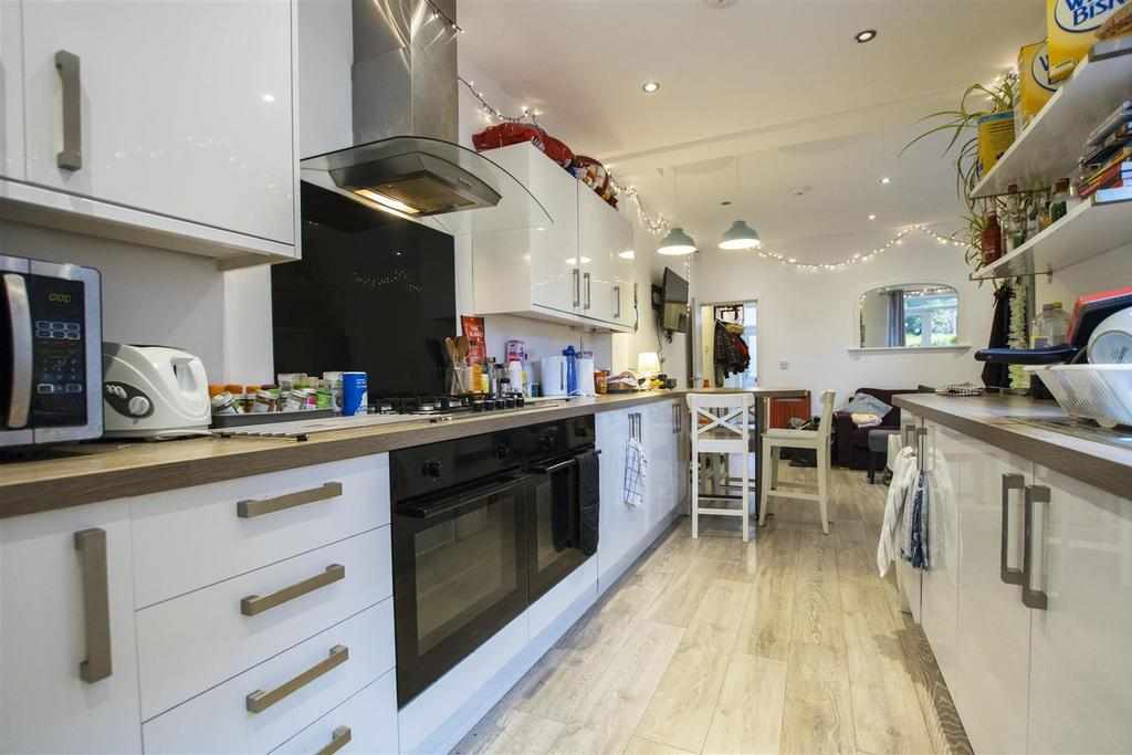 Flat Raddlebarn Road in Birmingham