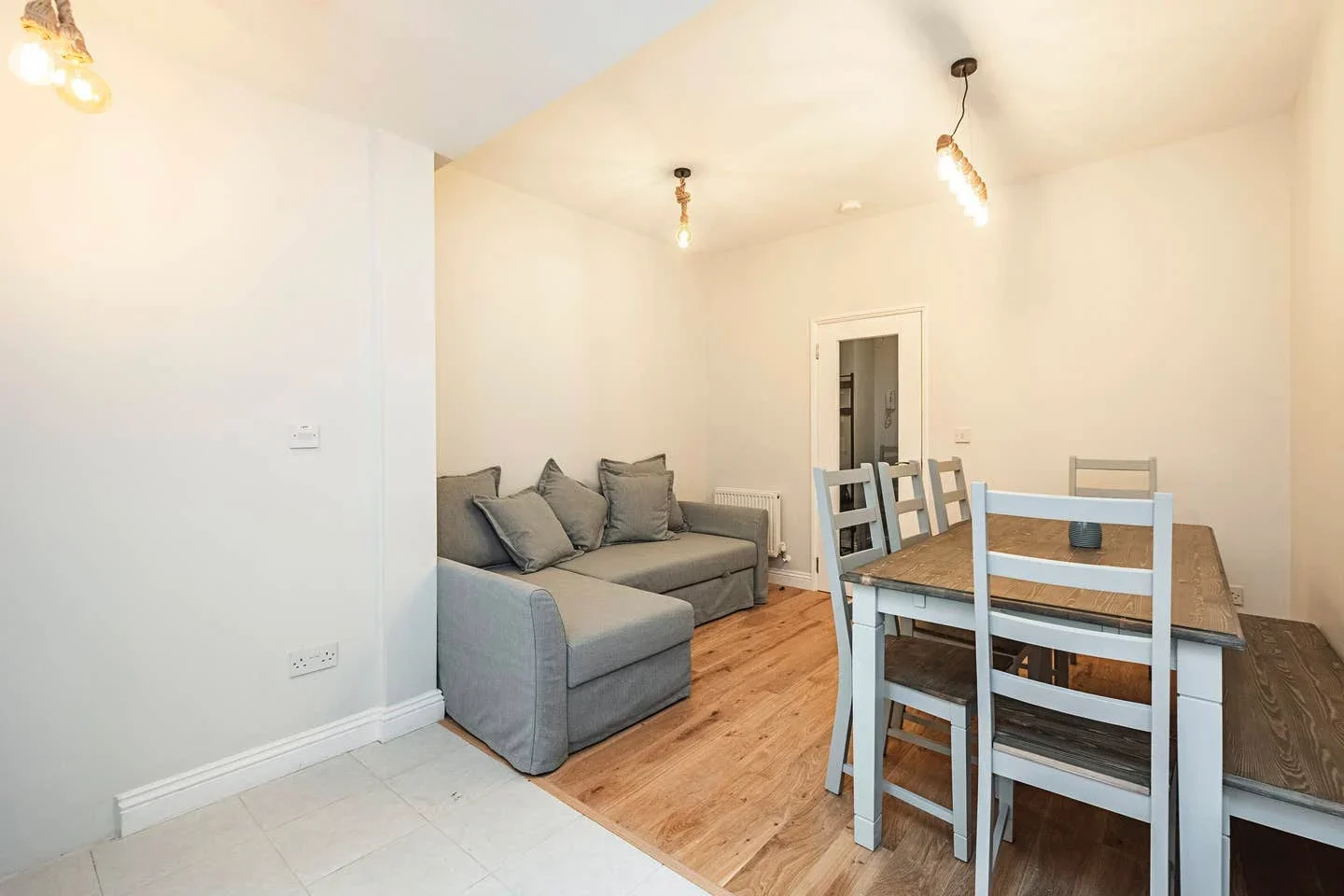 Flat Macfarlane Road in Greater London