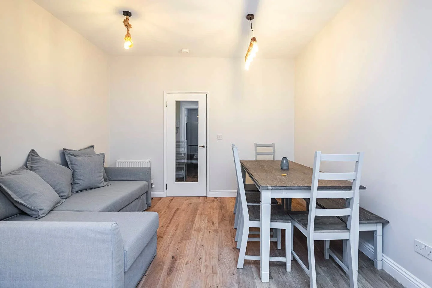 Flat Macfarlane Road in Greater London