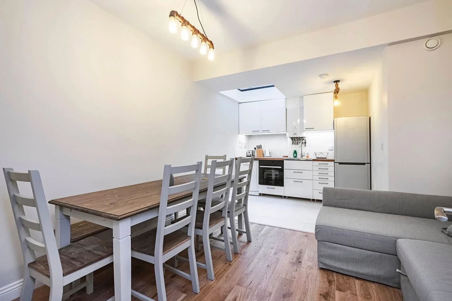 Flat Macfarlane Road in Greater London