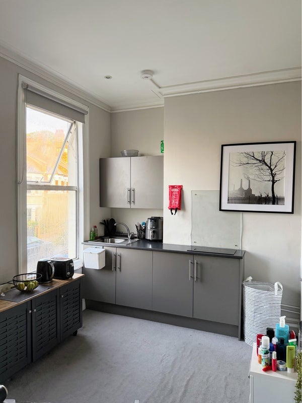 Room Bective Road in Greater London