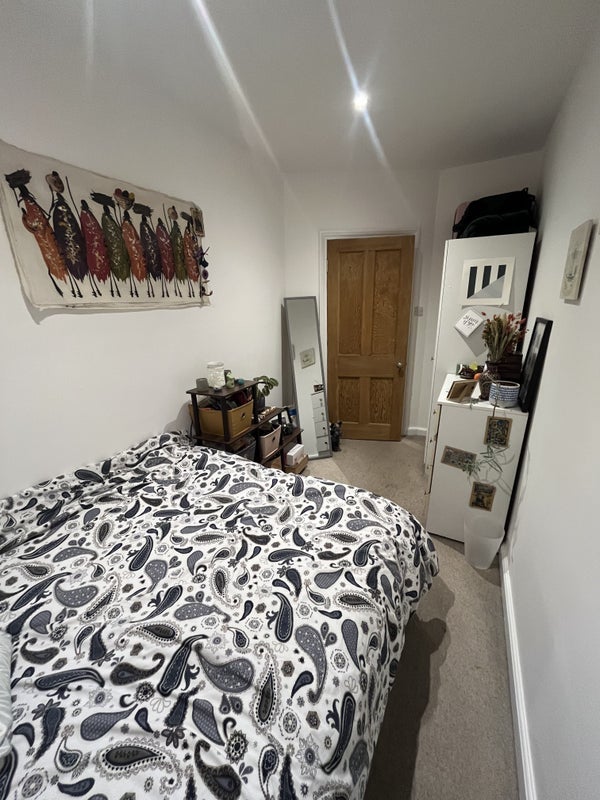 Room Beeches Road in Greater London