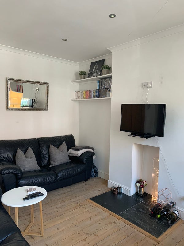 Room Beeches Road in Greater London
