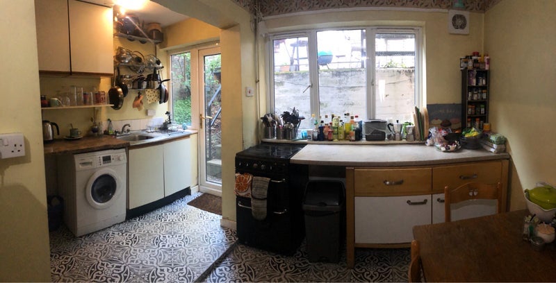 Room Upper Cheltenham Place in Bristol