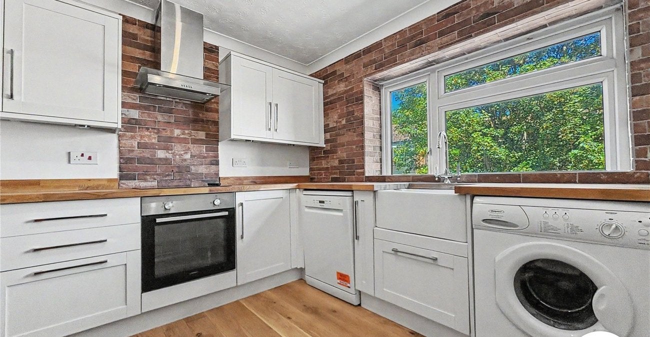 Flat Wakeley Road in Rainham