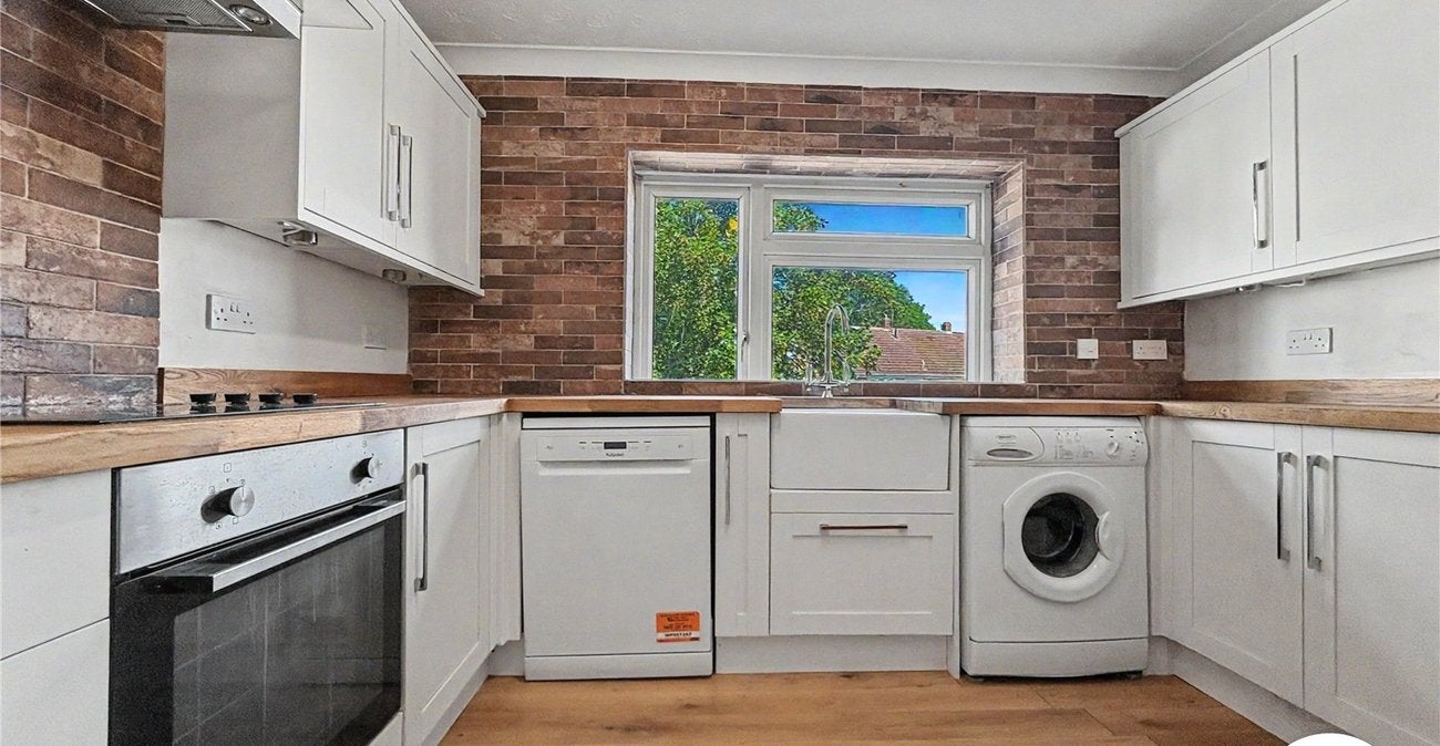 Flat Wakeley Road in Rainham