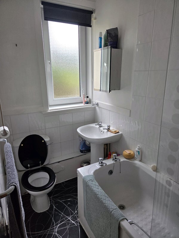 Flat Carrick Knowe Avenue in City of Edinburgh