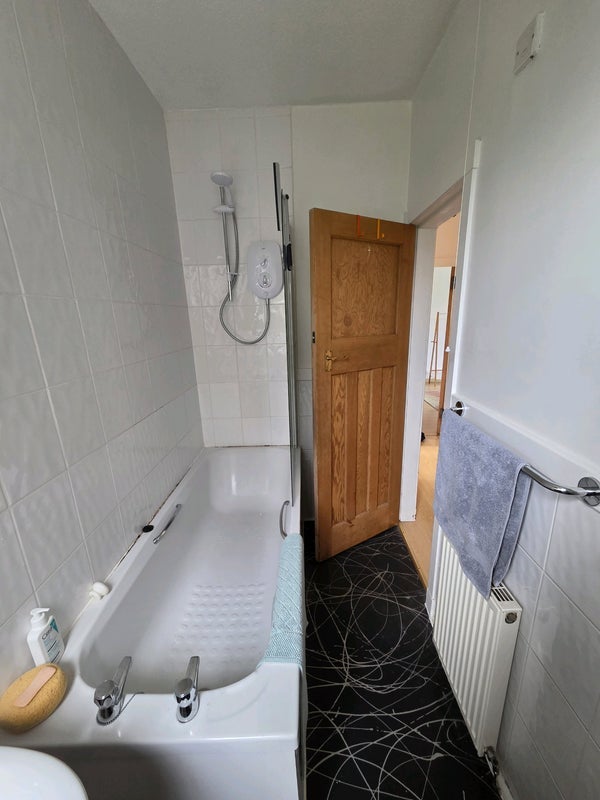 Flat Carrick Knowe Avenue in City of Edinburgh