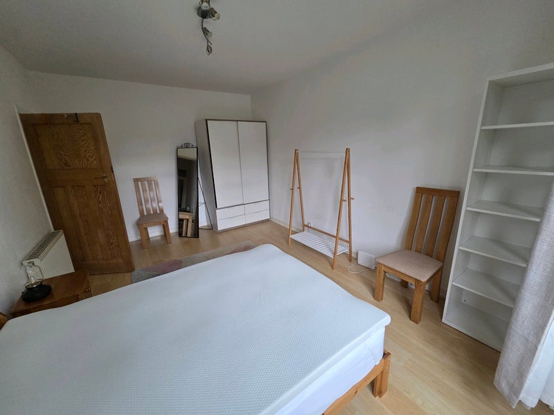 Flat Carrick Knowe Avenue in City of Edinburgh